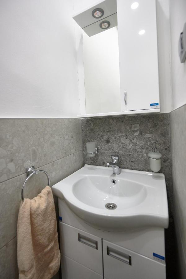 Vanimi Lux Apartmani Kikinda Exterior foto